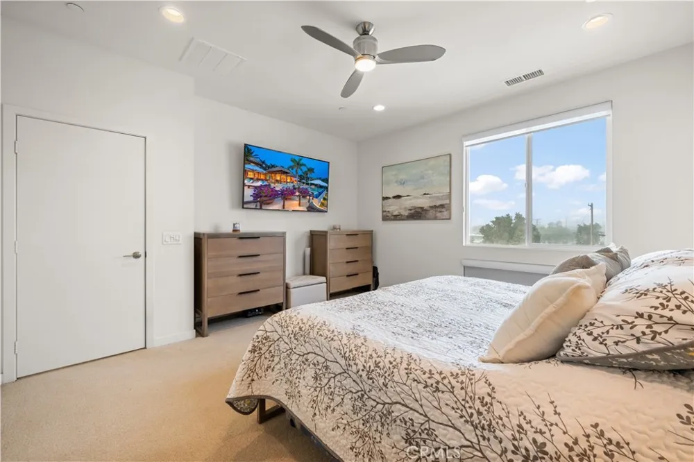 1068 Hampton Costa Mesa, CA 92627