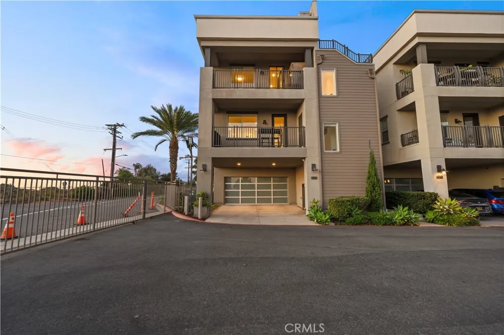 1068 Hampton Costa Mesa, CA 92627