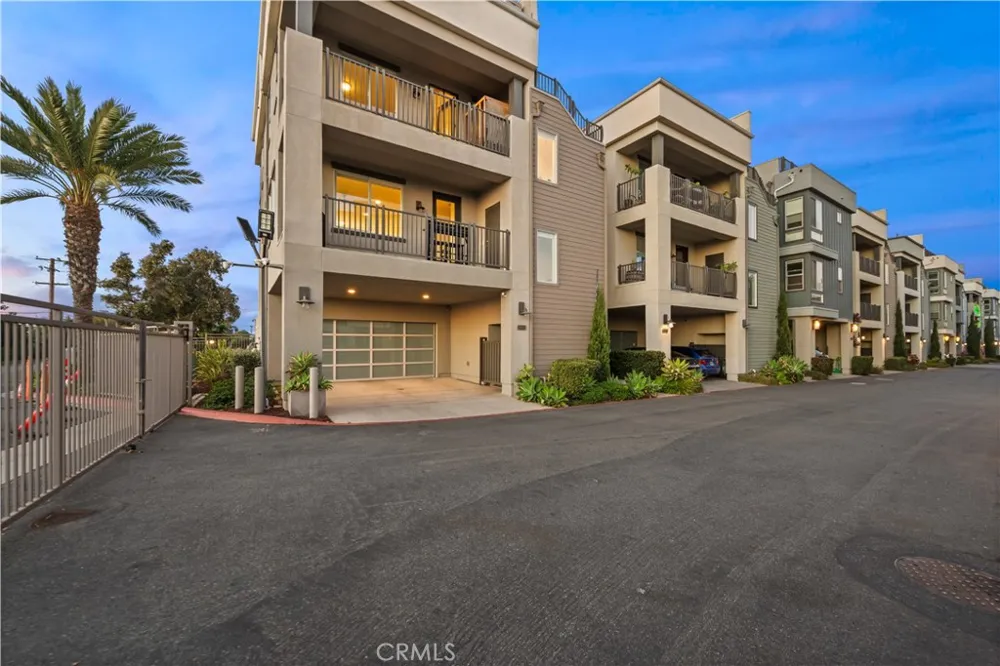 1068 Hampton Costa Mesa, CA 92627