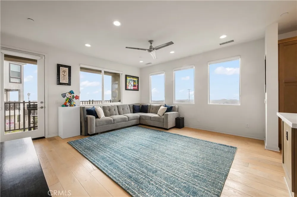 1068 Hampton Costa Mesa, CA 92627