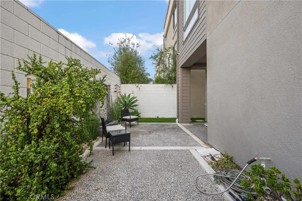 1068 Hampton Costa Mesa, CA 92627