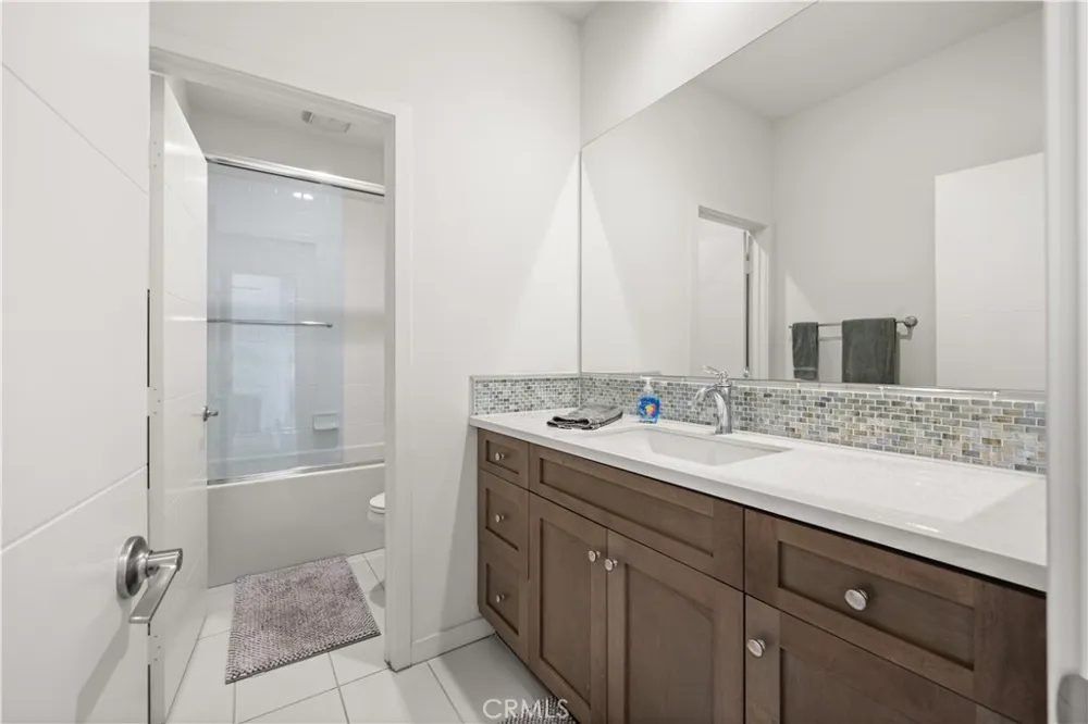 1068 Hampton Costa Mesa, CA 92627