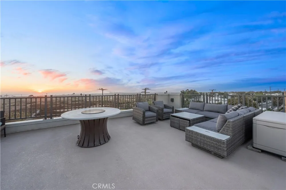 1068 Hampton Costa Mesa, CA 92627