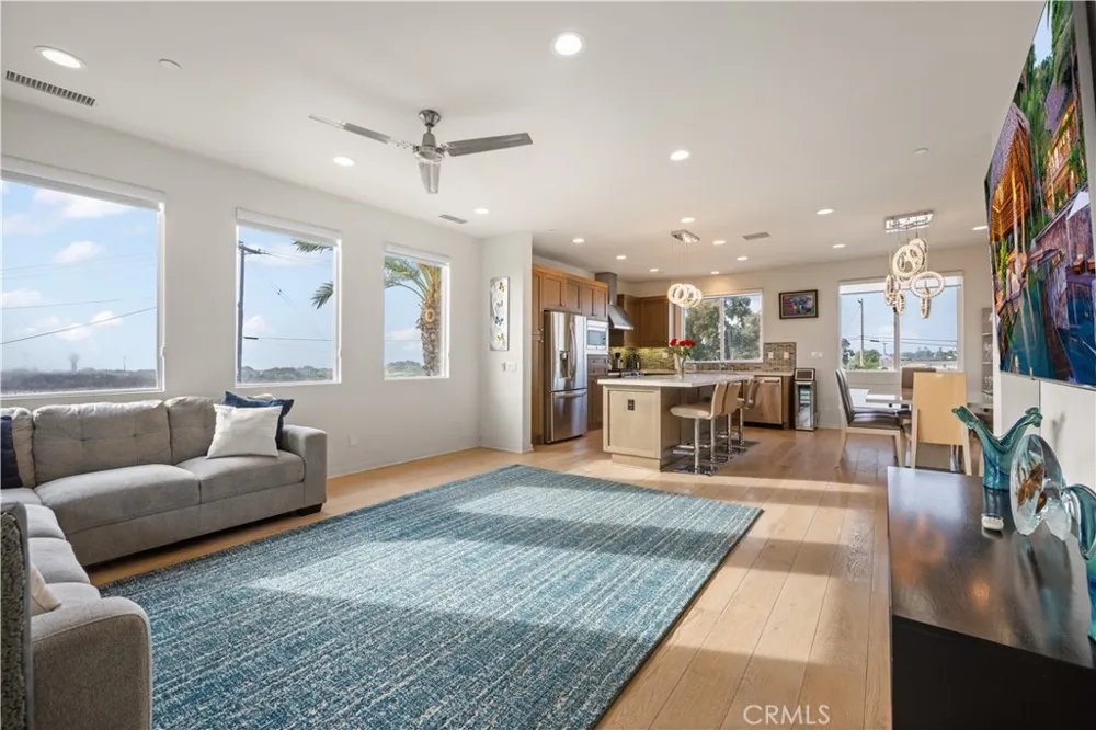 1068 Hampton Costa Mesa, CA 92627