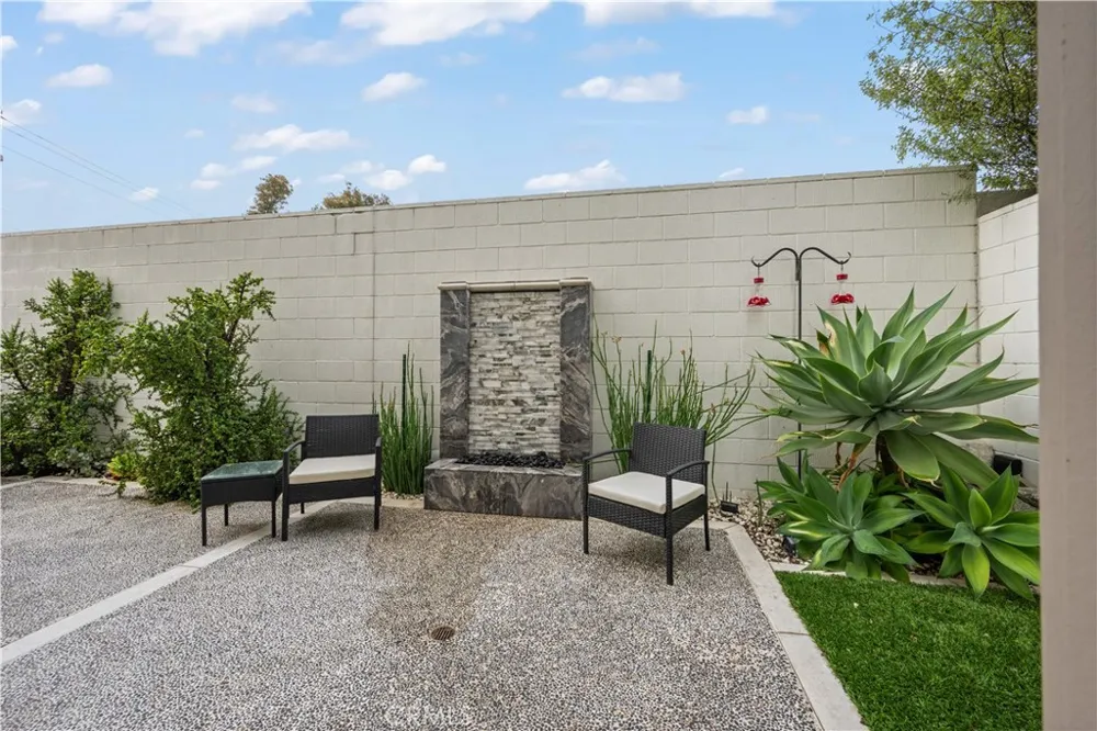 1068 Hampton Costa Mesa, CA 92627