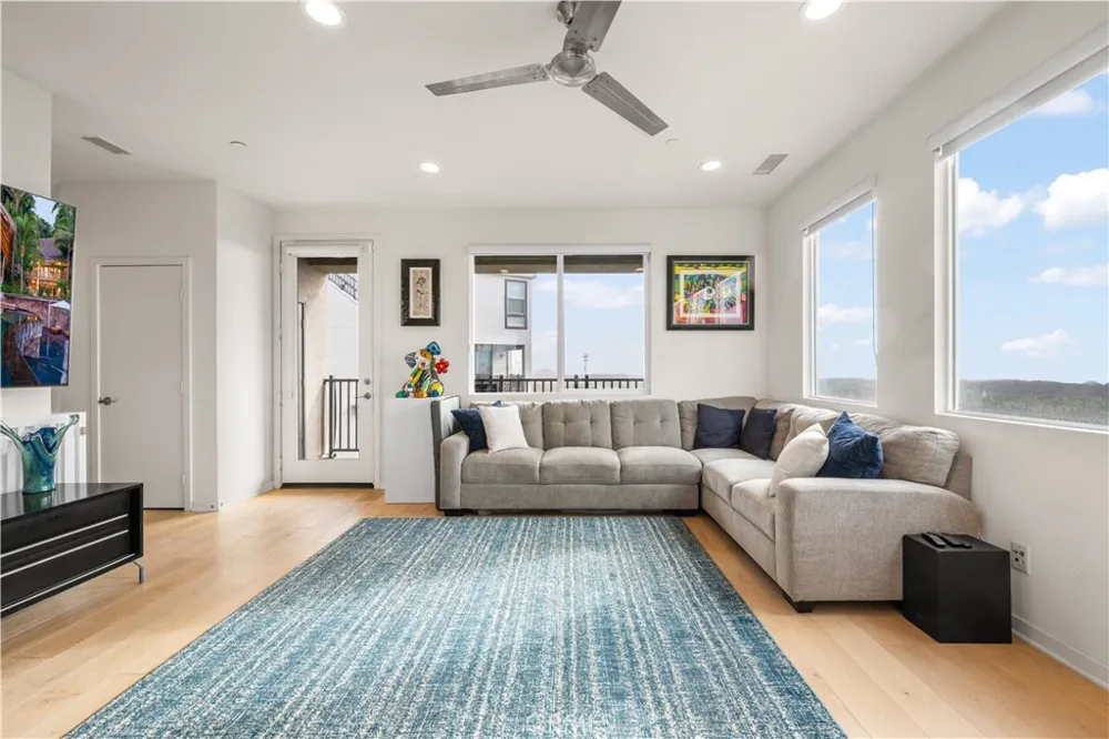 1068 Hampton Costa Mesa, CA 92627