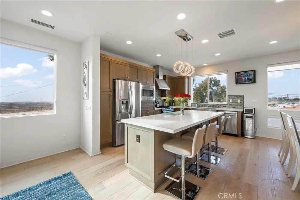 1068 Hampton Costa Mesa, CA 92627