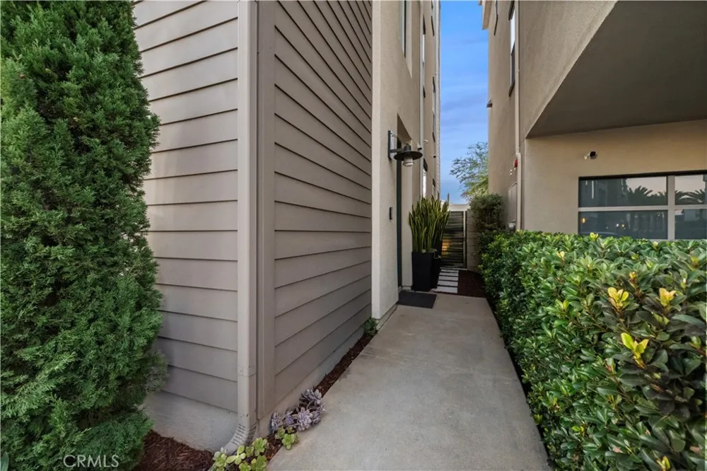1068 Hampton Costa Mesa, CA 92627