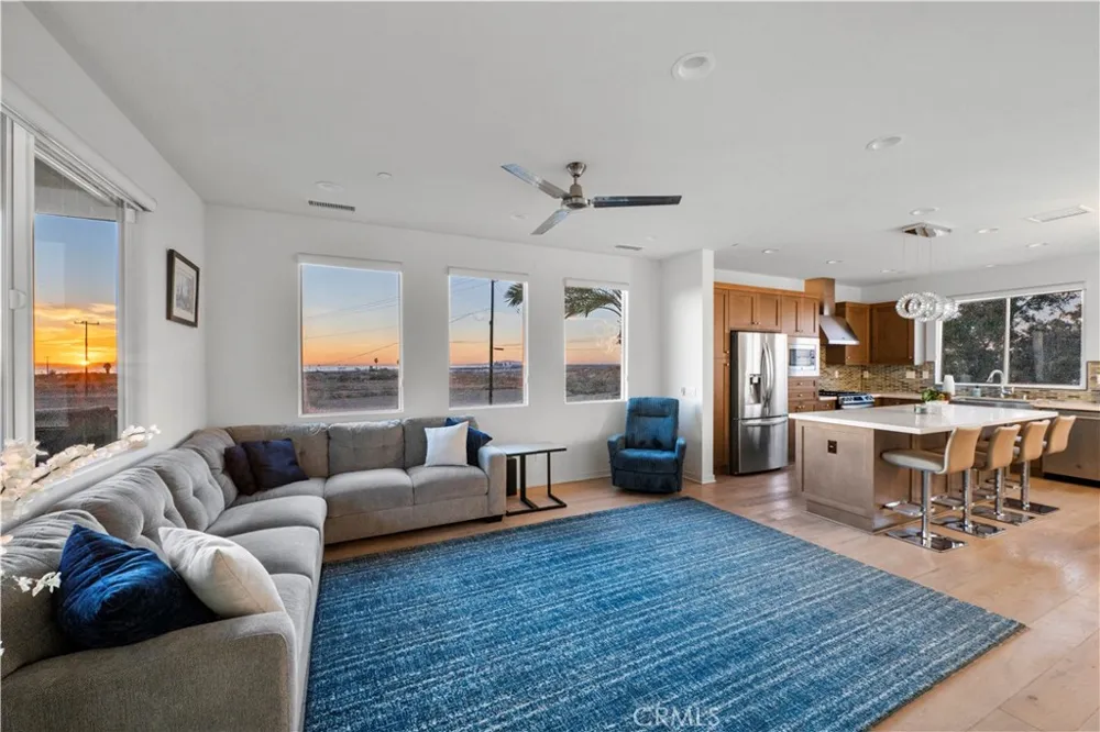 1068 Hampton Costa Mesa, CA 92627