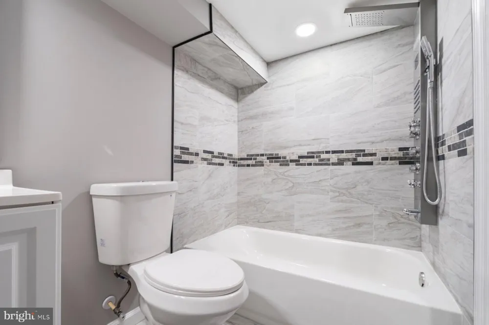 1122 BONAPARTE AVENUE Baltimore, MD 21218