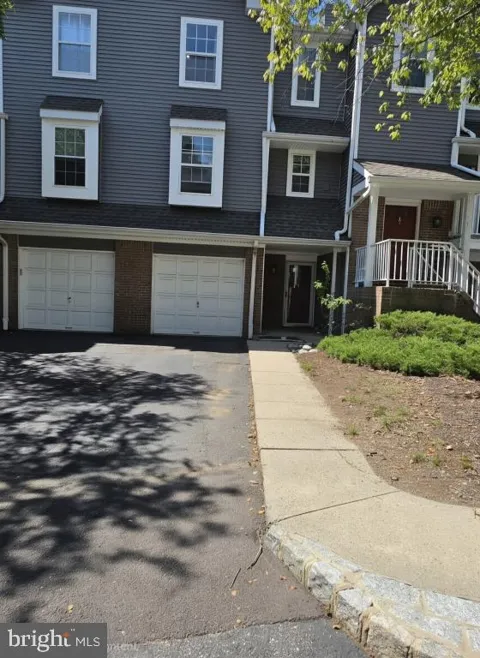 6 HALSTEAD PLACE