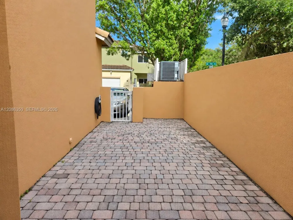2356 SE 16th Pl Homestead, FL 33035