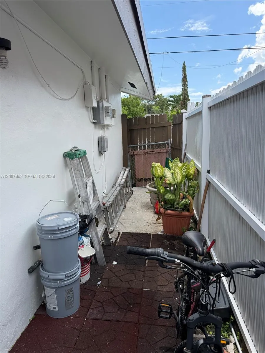 3405 SW 24th St Miami, FL 33145