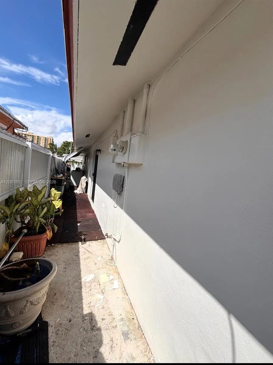 3405 SW 24th St Miami, FL 33145