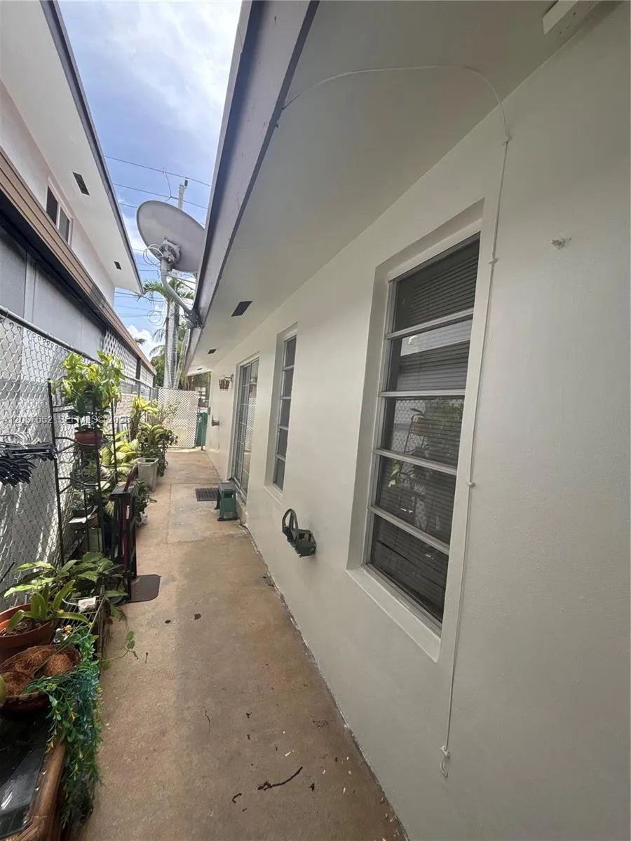 3405 SW 24th St Miami, FL 33145