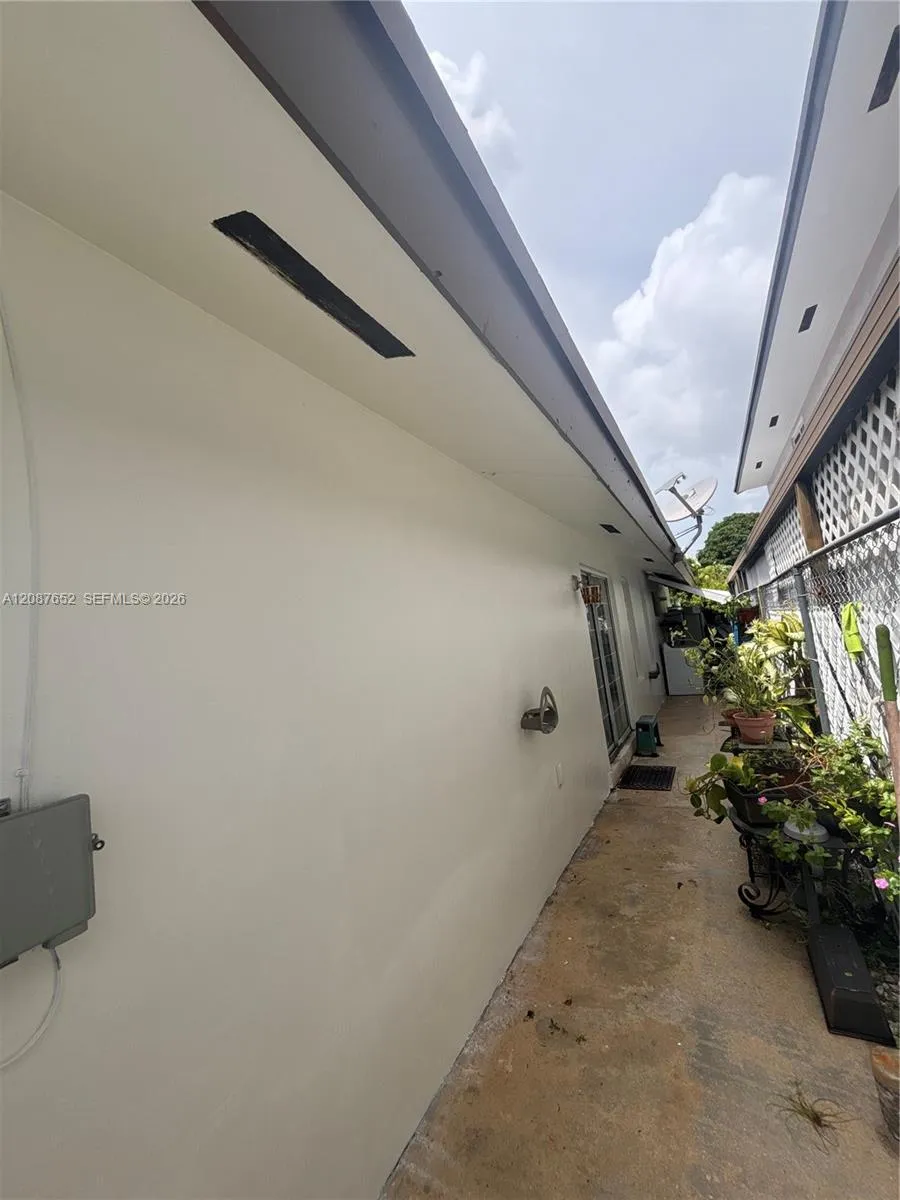 3405 SW 24th St Miami, FL 33145