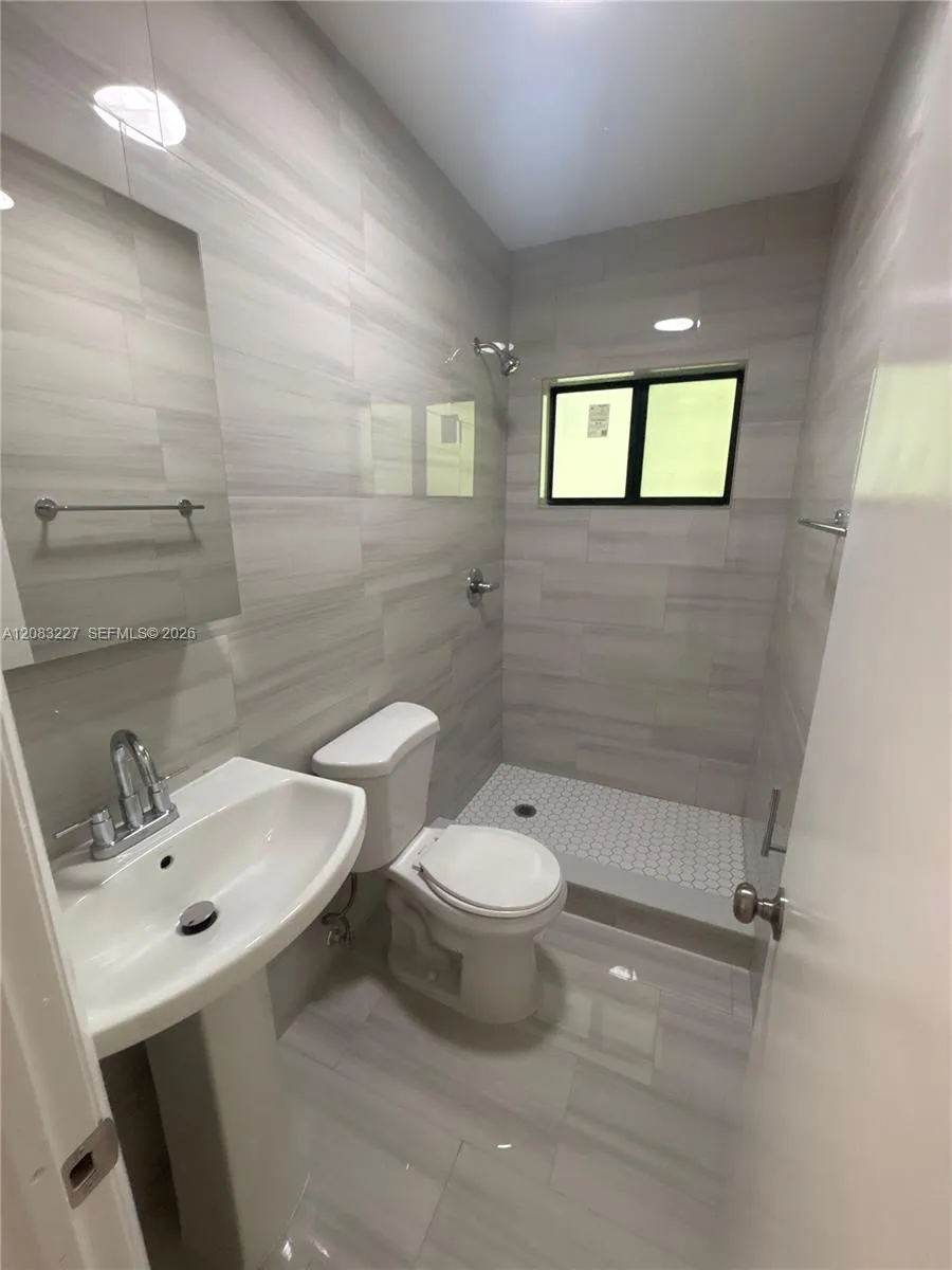 671 SW 7th St #1 Miami, FL 33130