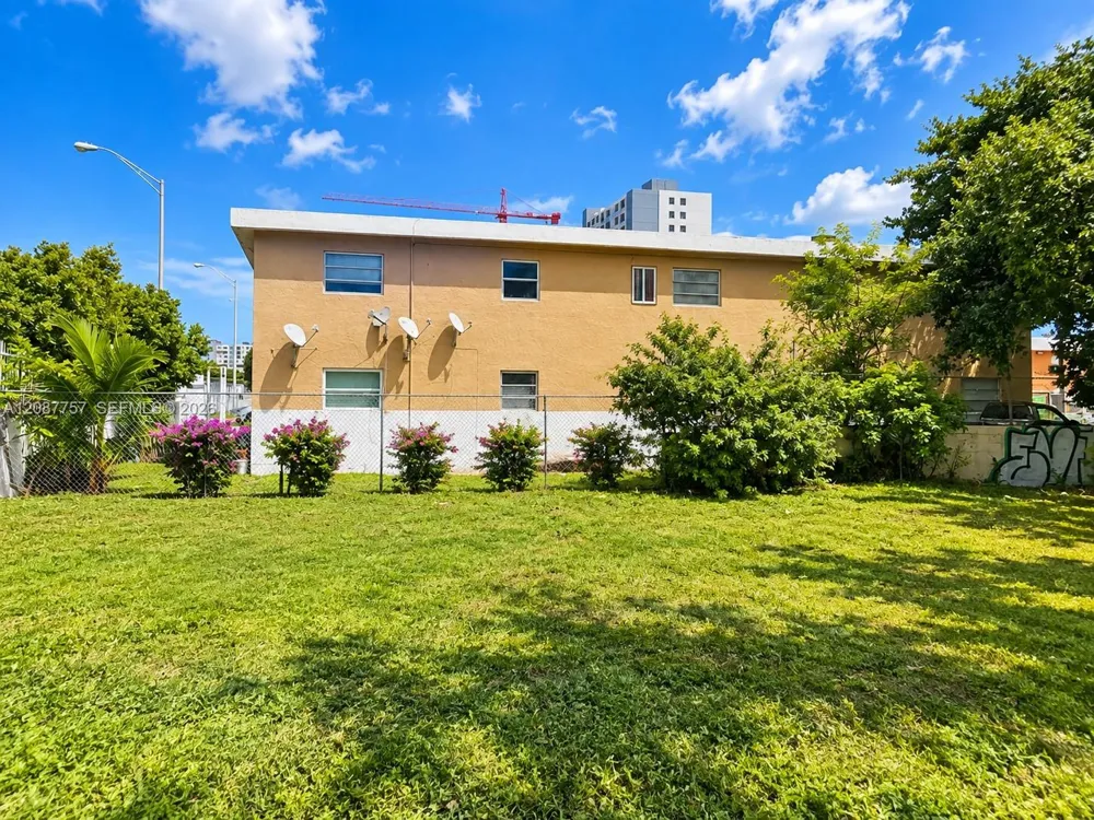 1880 NW 36th St Miami, FL 33142