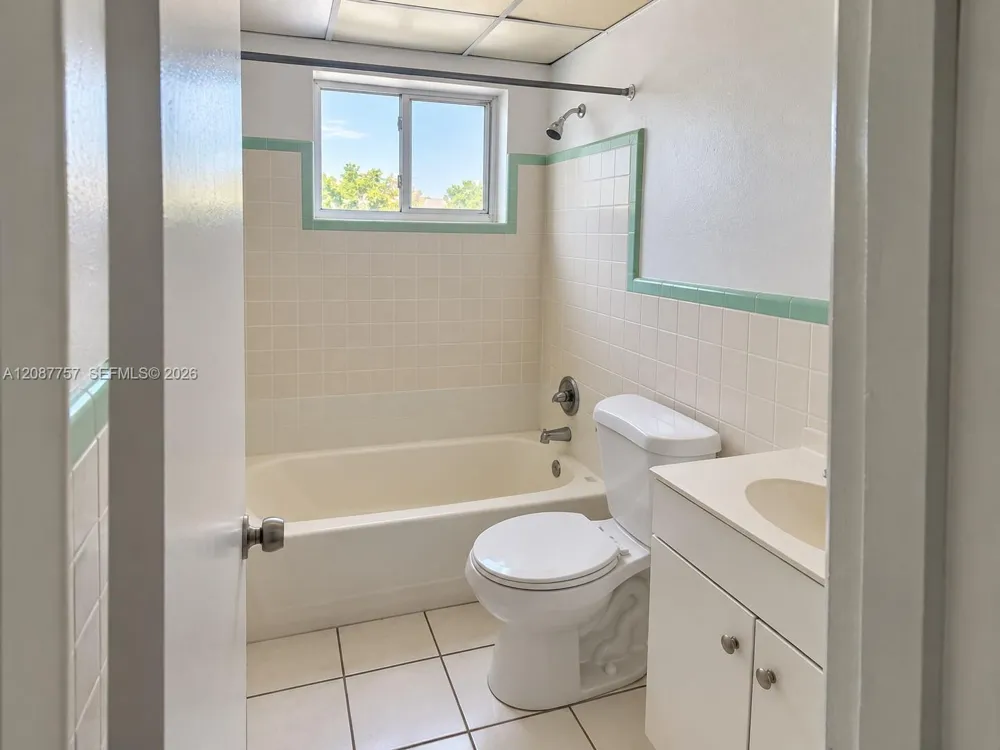 1880 NW 36th St Miami, FL 33142