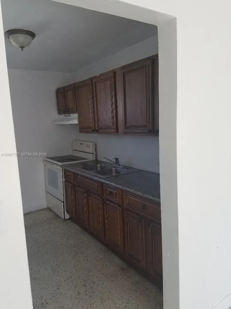 1880 NW 36th St Miami, FL 33142