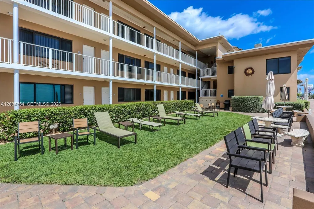 3300 Surf Rd #1A Hollywood, FL 33019