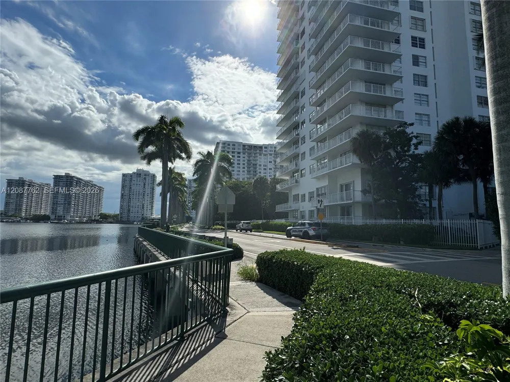 2851 NE 183rd St #303E Aventura, FL 33160