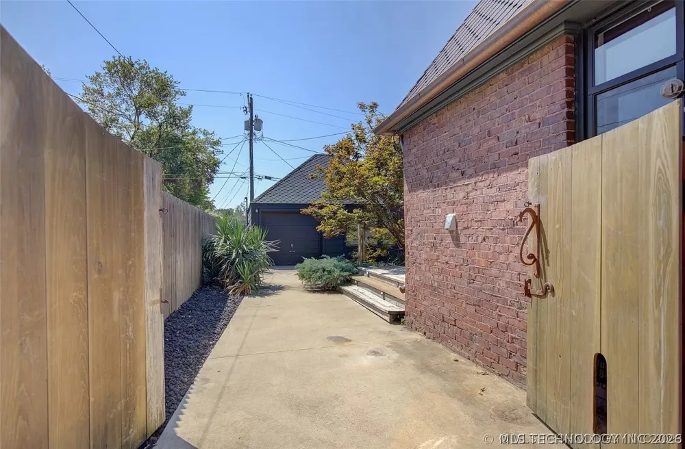 2708 E 14th Place Tulsa, OK 74104