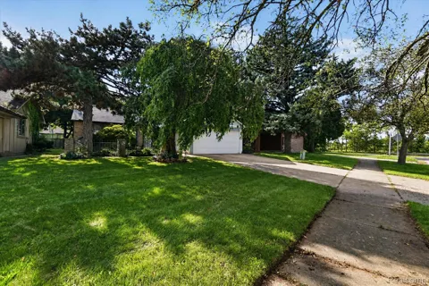 1608 Broad Court