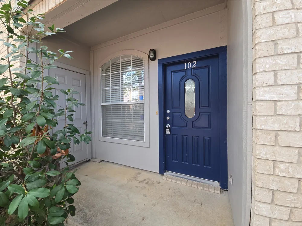 1501 Cedar Elm Drive #102 Euless, TX 76039