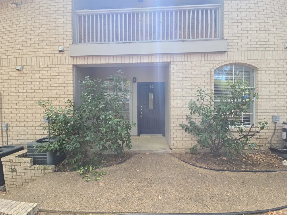 1501 Cedar Elm Drive #102 Euless, TX 76039