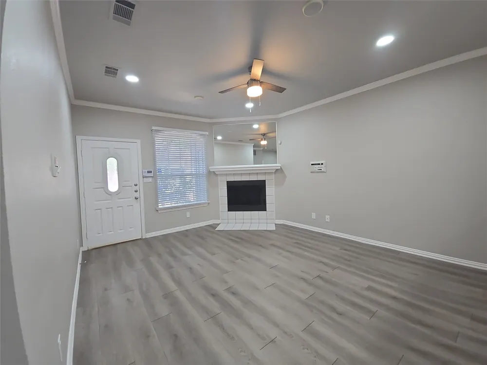 1501 Cedar Elm Drive #102 Euless, TX 76039