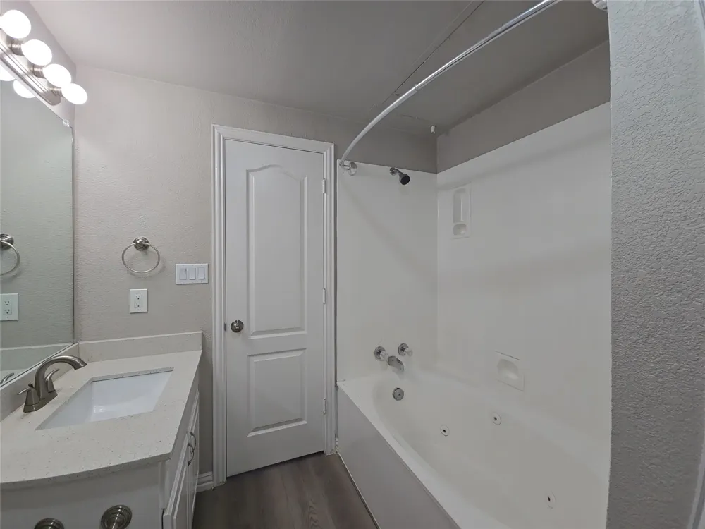 1501 Cedar Elm Drive #102 Euless, TX 76039