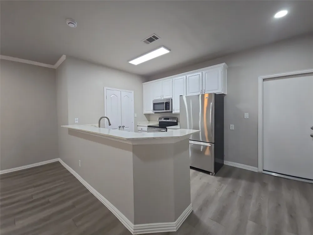 1501 Cedar Elm Drive #102 Euless, TX 76039