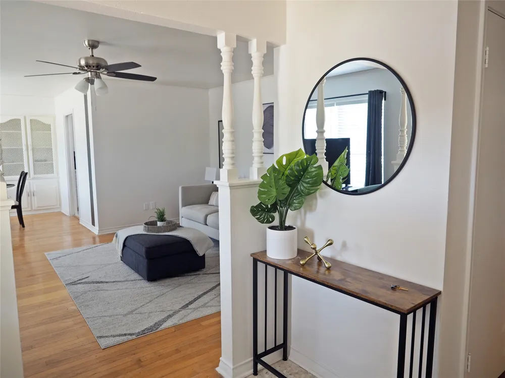 1135 Holly Glen Circle Dallas, TX 75232