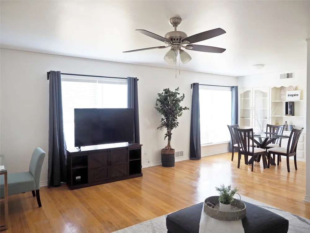 1135 Holly Glen Circle Dallas, TX 75232