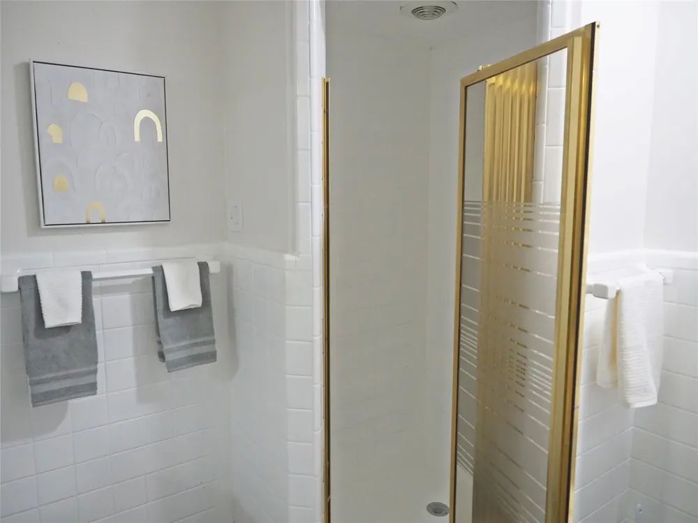 1135 Holly Glen Circle Dallas, TX 75232