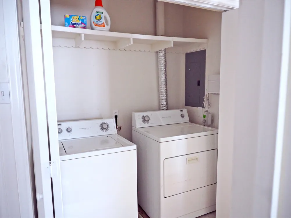 1135 Holly Glen Circle Dallas, TX 75232