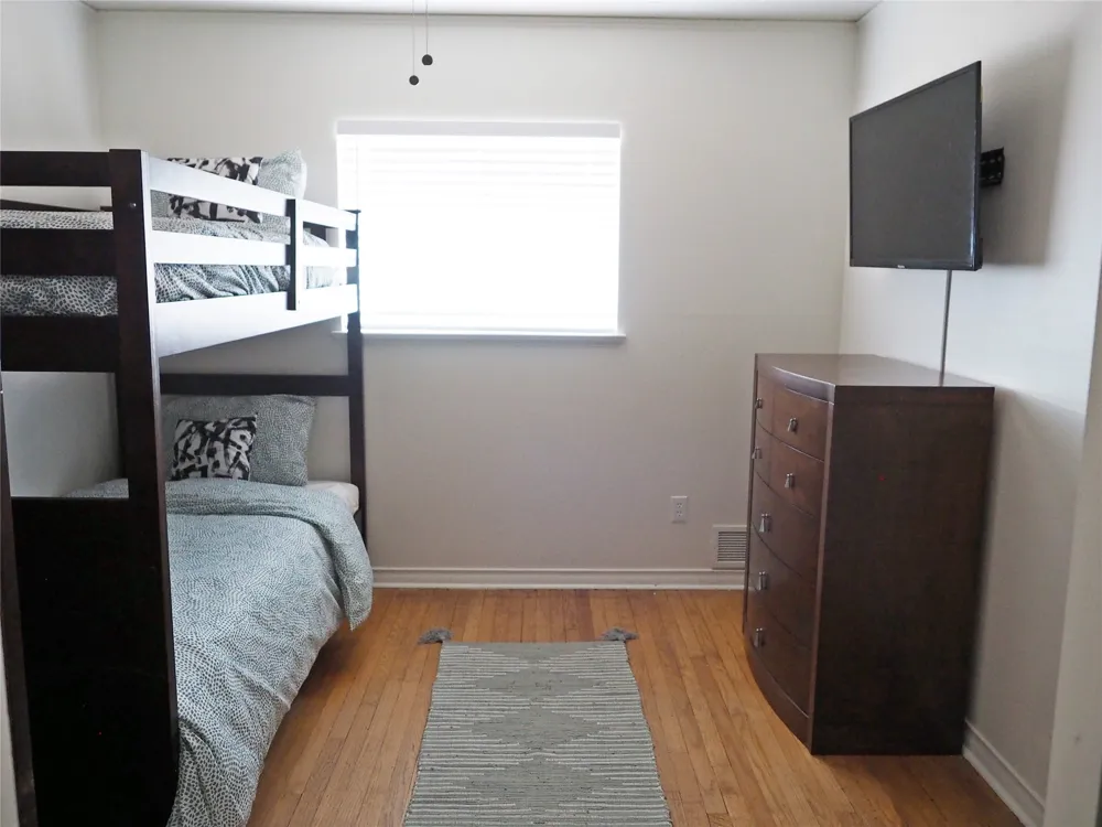 1135 Holly Glen Circle Dallas, TX 75232