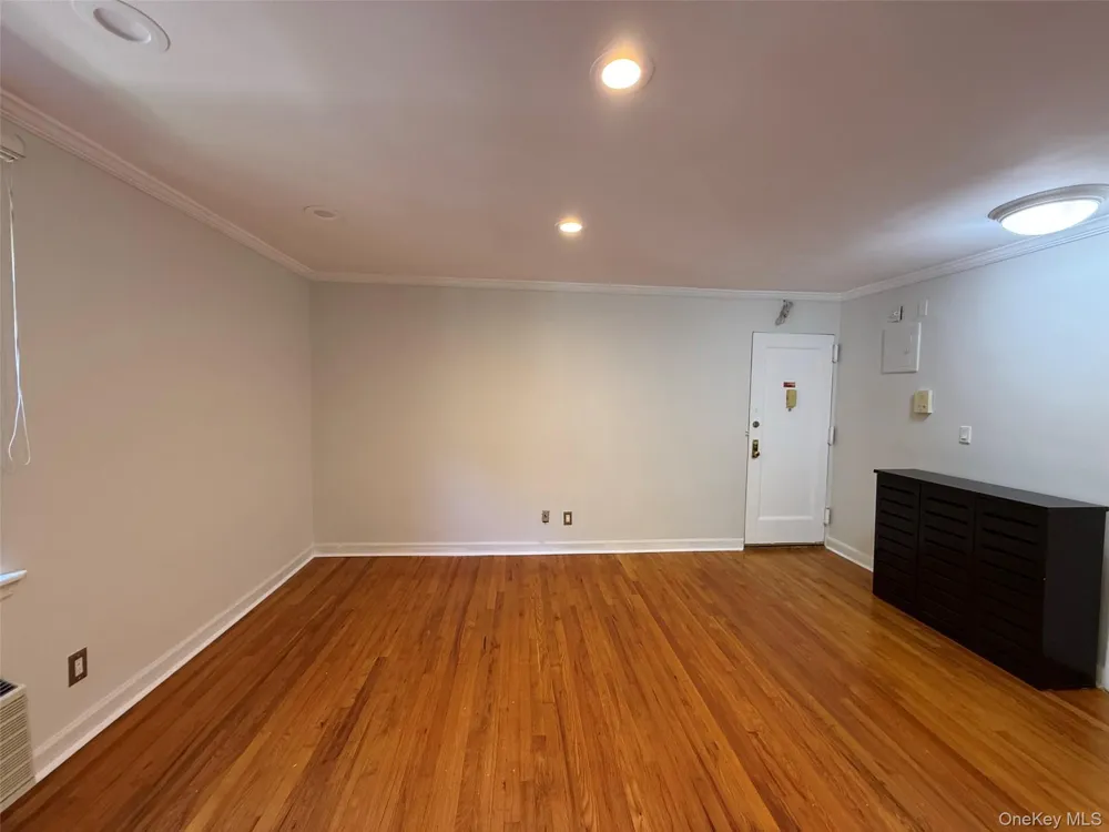 215-19 48th Avenue #2C Oakland Gardens, NY 11364