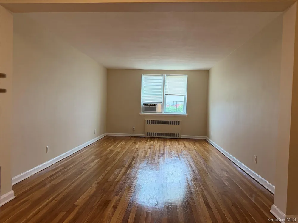 32 Cathedral Avenue #6B Hempstead, NY 11550