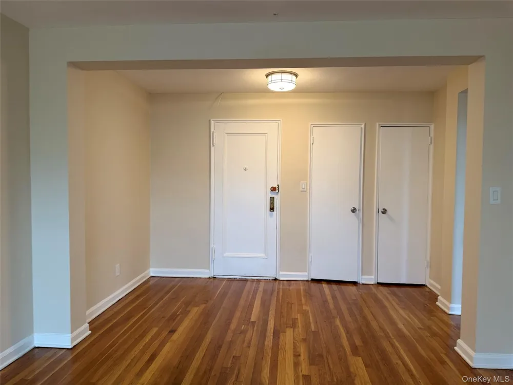 32 Cathedral Avenue #6B Hempstead, NY 11550