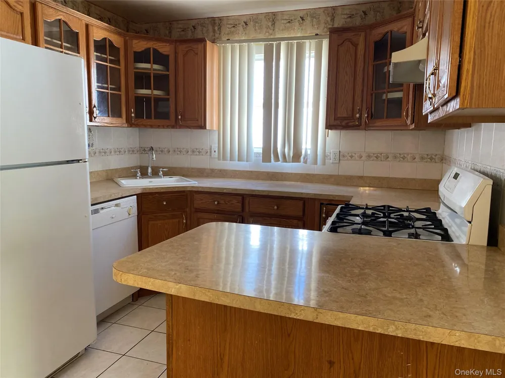 231-24 Lansing Avenue Springfield Gardens, NY 11413