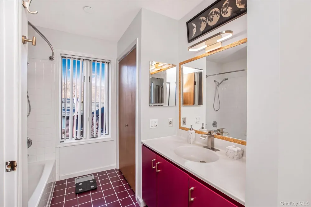 8 Davids Lane Ossining, NY 10562