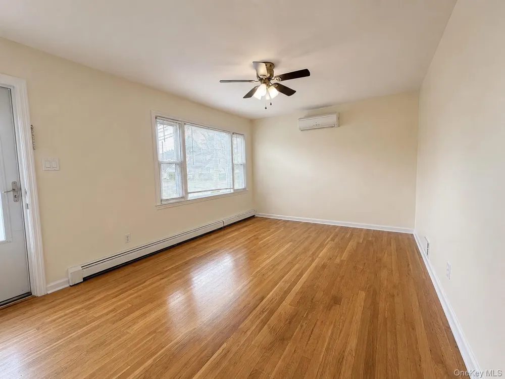 1 Arnold Street Hicksville, NY 11801