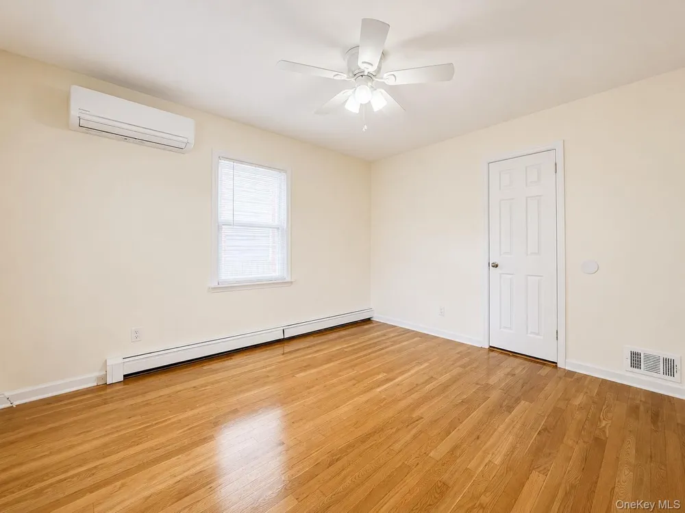 1 Arnold Street Hicksville, NY 11801