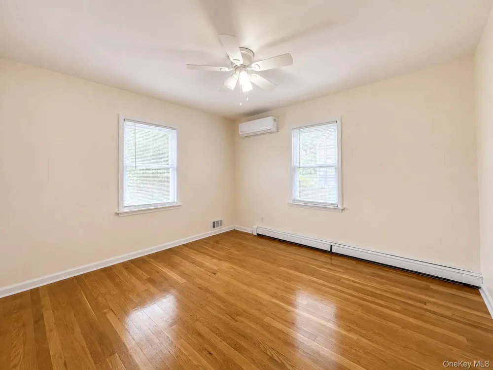1 Arnold Street Hicksville, NY 11801