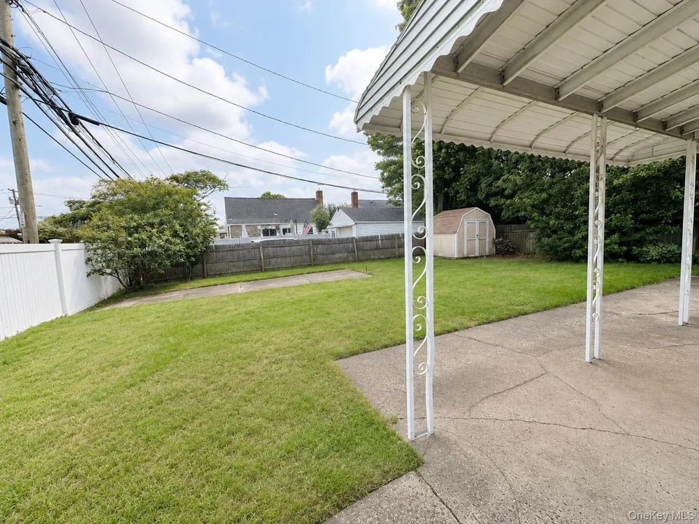1 Arnold Street Hicksville, NY 11801
