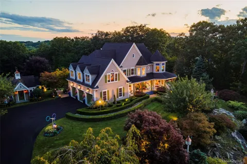 40 Sprucetop Drive