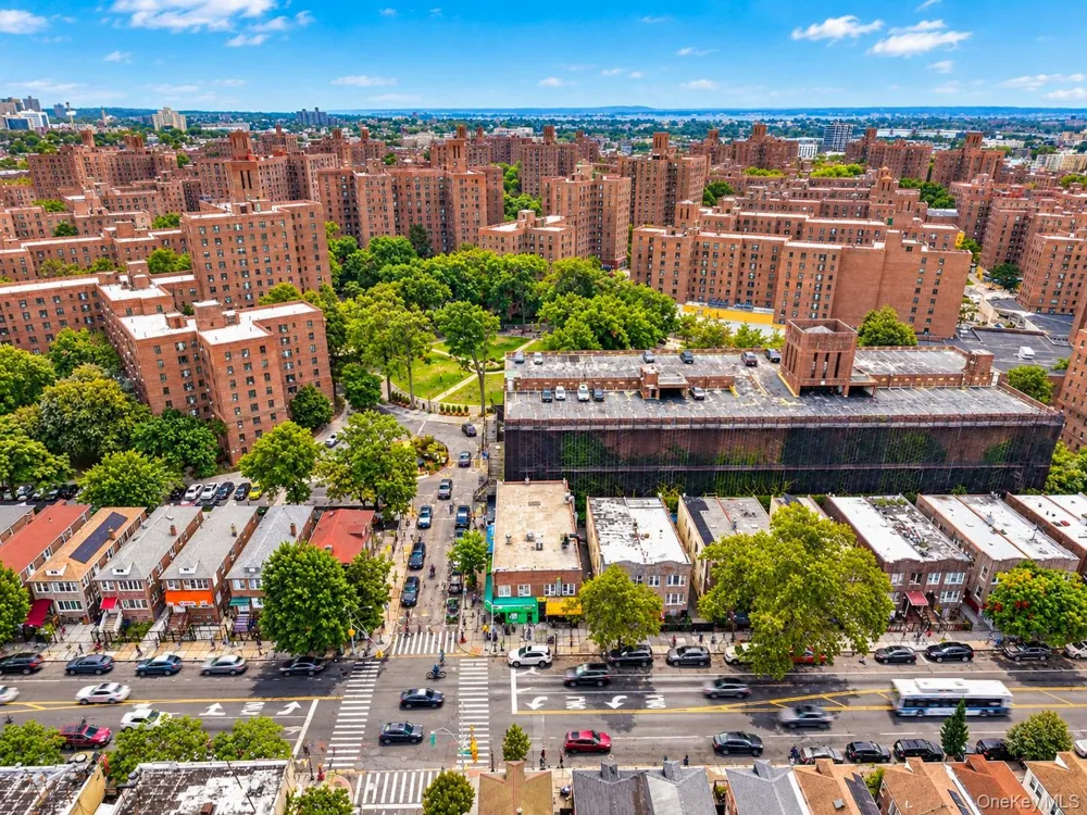 1476 White Plains Road Bronx, NY 10462