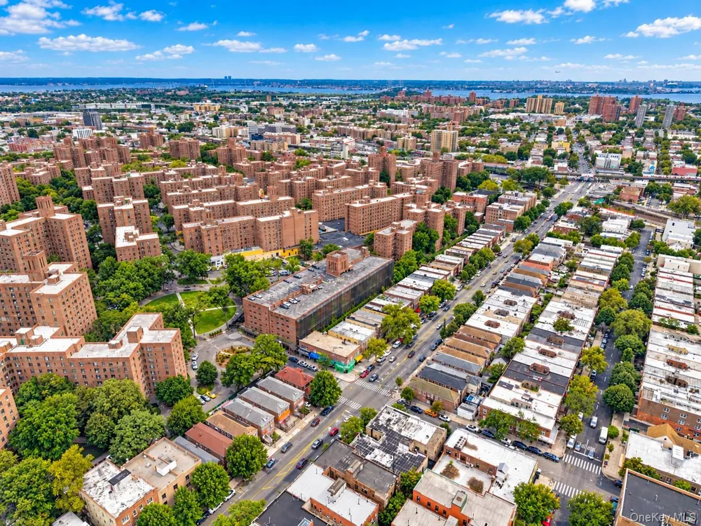 1476 White Plains Road Bronx, NY 10462